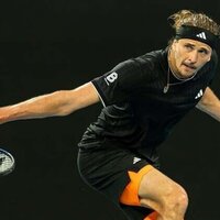 Alexander Zverev's quest for 1st Grand Slam title stays on course