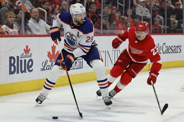 Oilers top Red Wings, stretch points streak to 9
