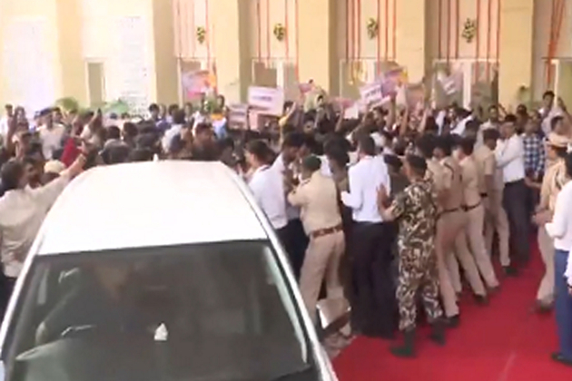 Bihar: Patna Uni students protest against CM Nitish Kumar during new building's inauguration
