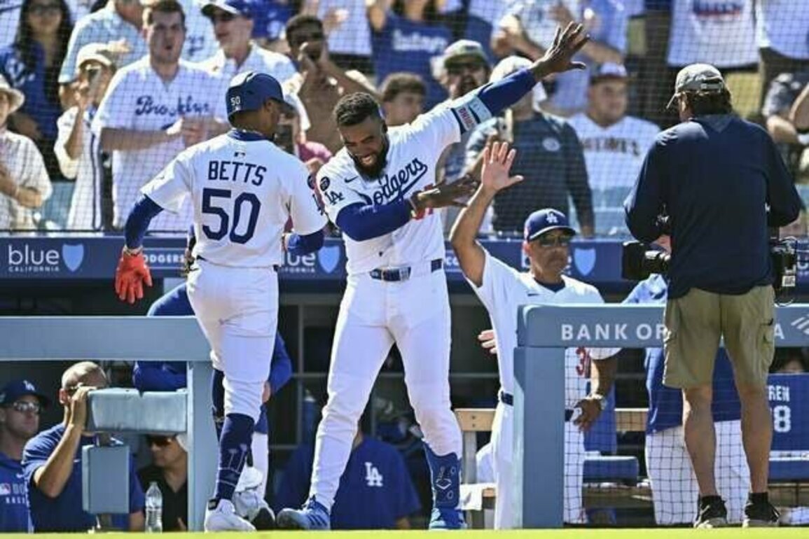Mookie Betts' 8th-inning homer gives Dodgers sweep of Padres