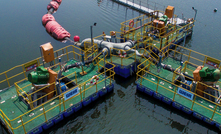 Multiflo® pontoon barge with Warman® DWU pumps operating at a customer site in Africa