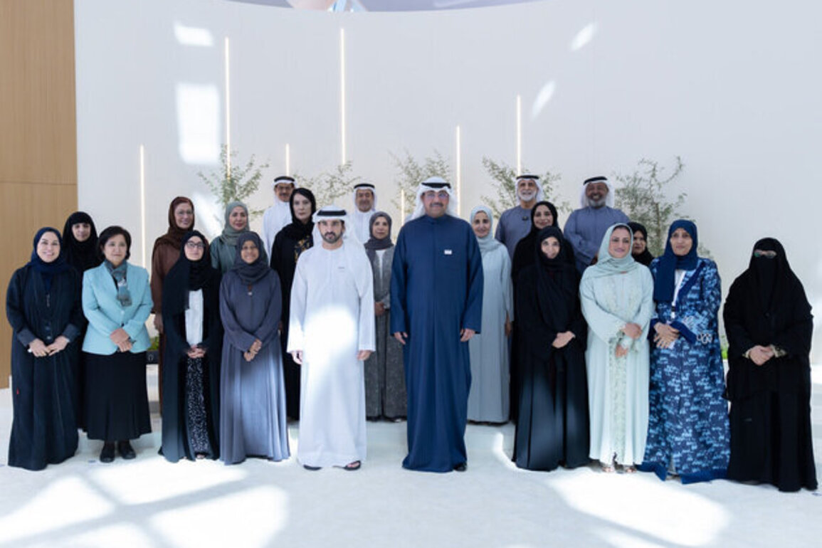 Hamdan bin Mohammed meets Emirati students in Kuwait as part of UAE-Kuwait Media Forum