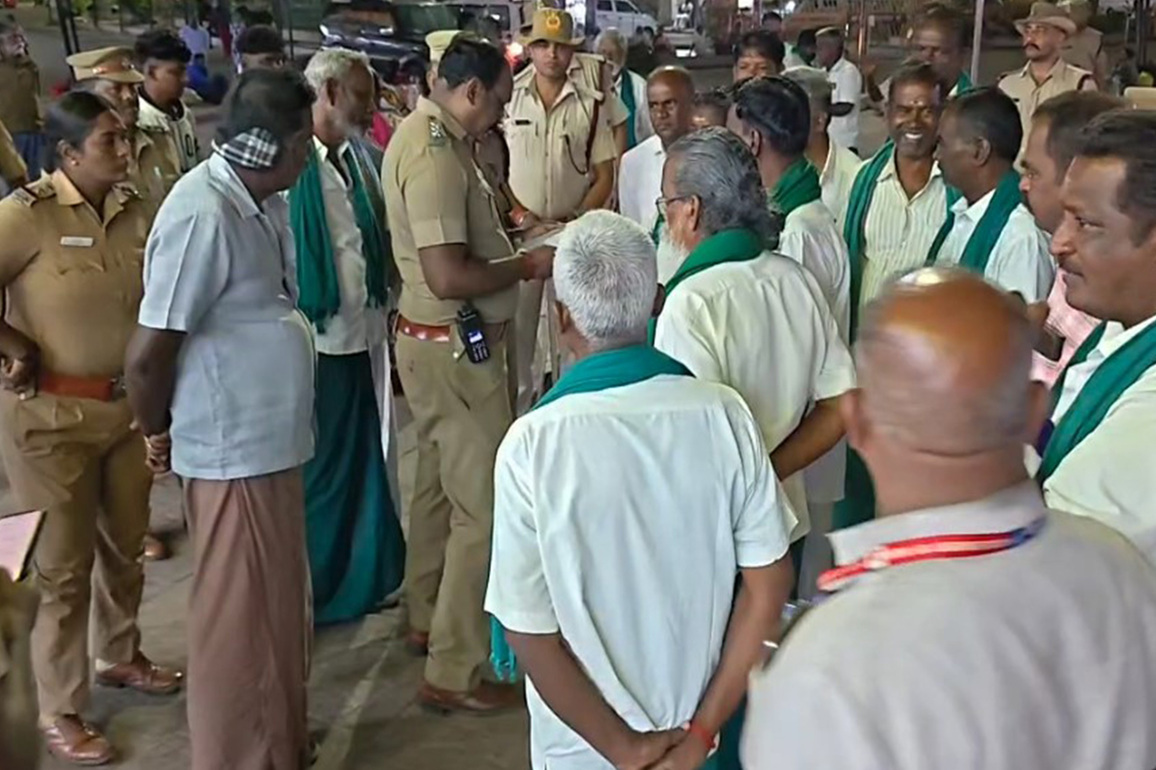 Farmers stage protest at Trichy Railway Junction after Nagpur summons cancelled