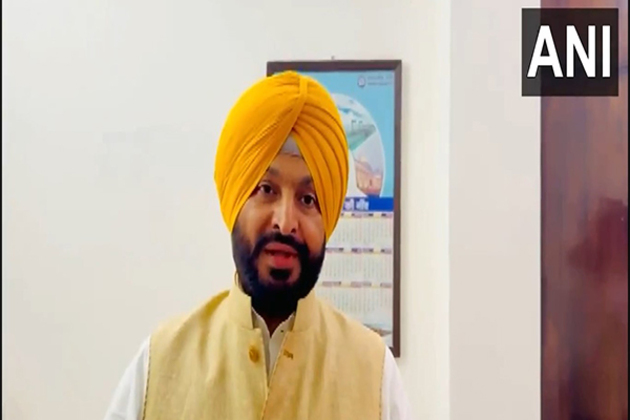 "Kejriwal de ishareya te nachda": Union Minister Bittu tears into Punjab CM over detention of farmers