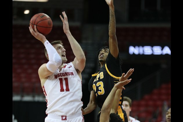 No. 7 Wisconsin looks to take flight against Phoenix