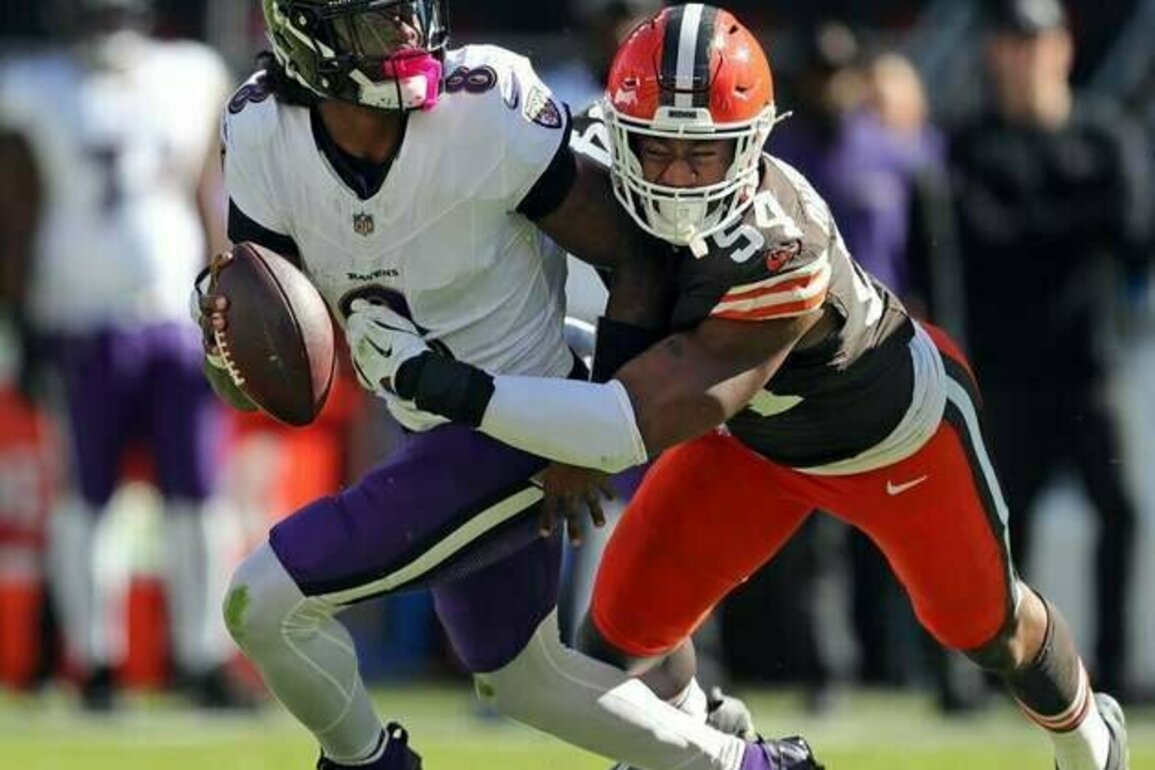 Eagles sign veteran pass rusher Ogbo Okoronkwo