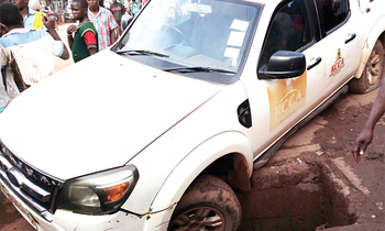 OMUVUBUKA ono mikolo gy’essomero lya Gangu ku lw’e Busaabala nga baggulawo omuzikiti gye buvuddeko, yalaze omukwano gw’alina ku nnyama buli omu n’asiima. Alina engeri gye yakkakkanye ku ggumba n’aliraga ky’alinawo ate nga musanyufu olwo n’aleka abalabi nga bakakasizza nti kituufu, ennyama agitegeera. OMUVUBUKA ono mikolo gy’essomero lya Gangu ku lw’e Busaabala nga baggulawo omuzikiti gye buvuddeko, yalaze omukwano gw’alina ku nnyama buli omu n’asiima. Alina engeri gye yakkakkanye ku ggumba n’aliraga ky’alinawo ate nga musanyufu olwo n’aleka abalabi nga bakakasizza nti kituufu, ennyama agitegeera.