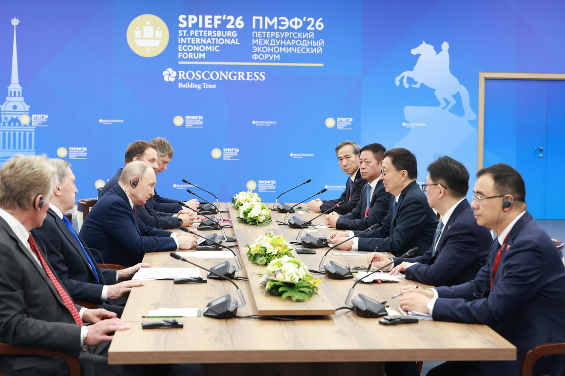 RUSSIA-ST. PETERSBURG-CHINA-HAN ZHENG-PUTIN-MEETING