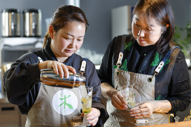 GLOBALink | Emerging consumption trend in new Chinese-style tea drinks