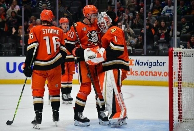 Ducks eager to improve playoff odds vs. Blackhawks