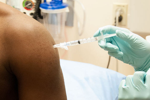 US extends Ebola restrictions to permanent residents