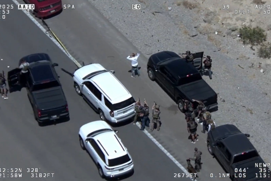 Video- Grappler stops fugitive wanted for shooting at deputy