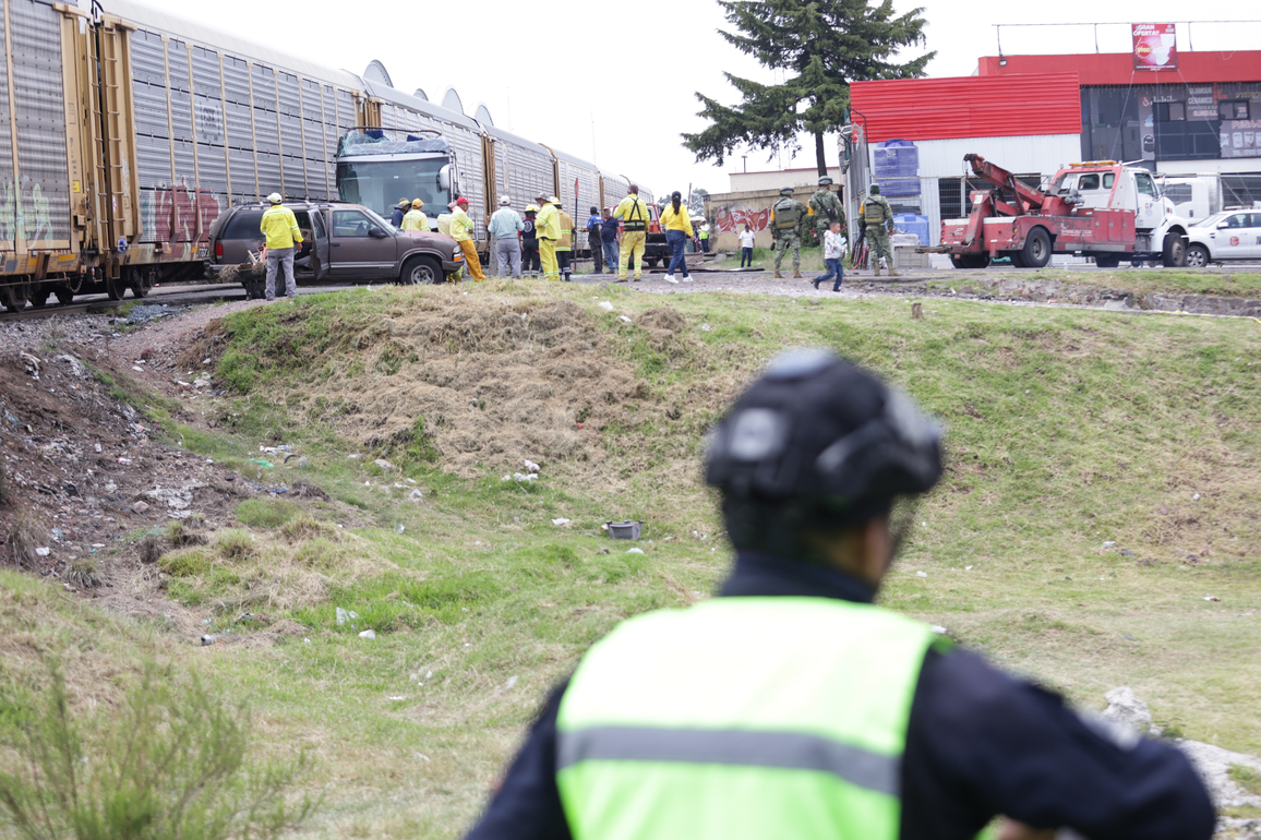 MEXICO-ATLACOMULCO-TRAIN-BUS-CRASH
