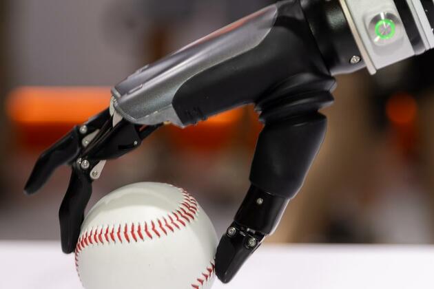 Scientists develop human-like robotic hand with smart palm-finger coordination