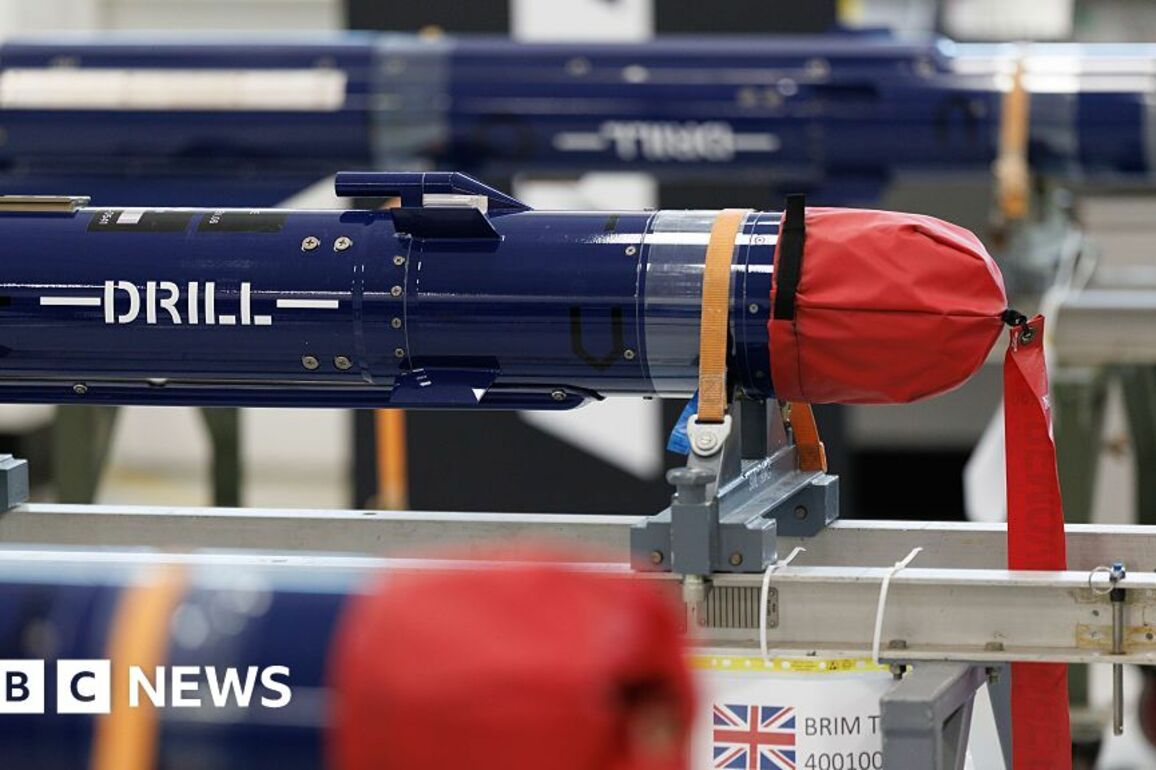 UK defence review to send 'message to Moscow'  Healey