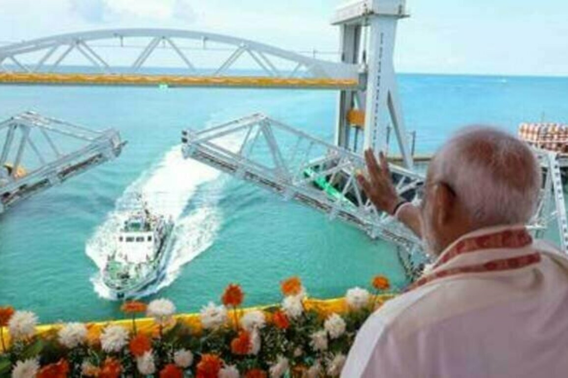 Modi launches India's first vertical-lift sea bridge (VIDEO)