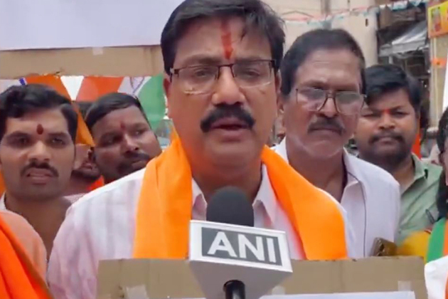 "Identify Pakistanis door to door, send them back": BJP leader Mahendra as party workers stage protest at Charminar