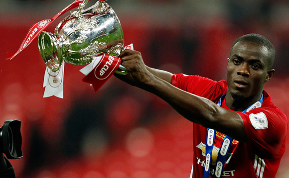 Bailly ng'asitudde ekikopo kya Carabao Cup kye baawangula mu 2016. Bailly ng'asitudde ekikopo kya Carabao Cup kye baawangula mu 2016.