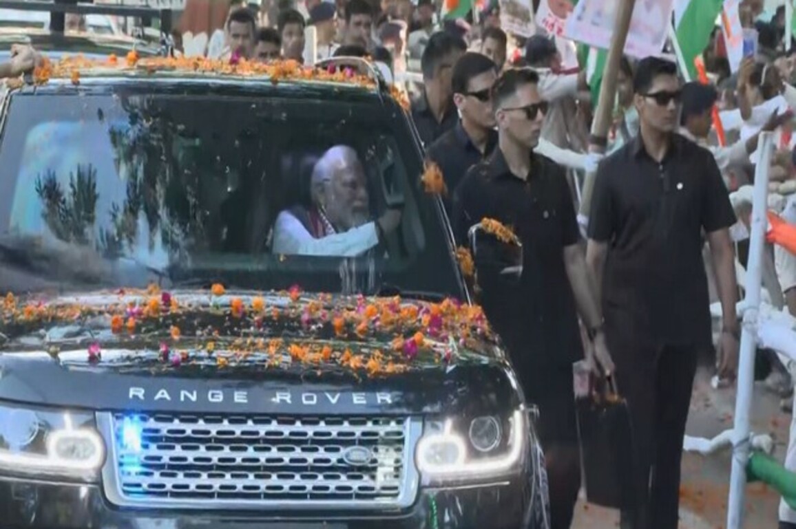 PM Modi holds roadshow in Patna
