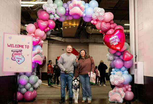 Barking Backers hosts Smooches & Pooches event