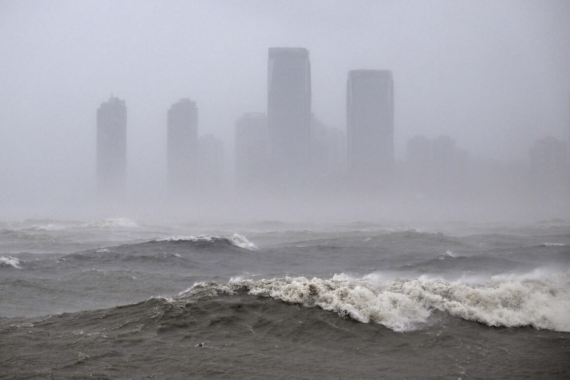 FOCUS | Typhoon Matmo inflicts strong gusts & rainfall in Hainan