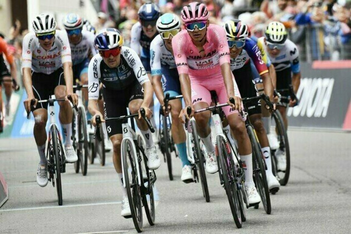 UAE Team Emirates-XRG retains lead at Giro d'Italia