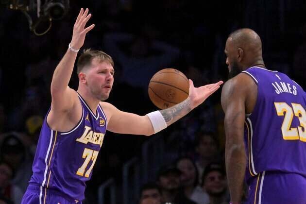 Minus key piece, Lakers out to shore up defense vs. Kings