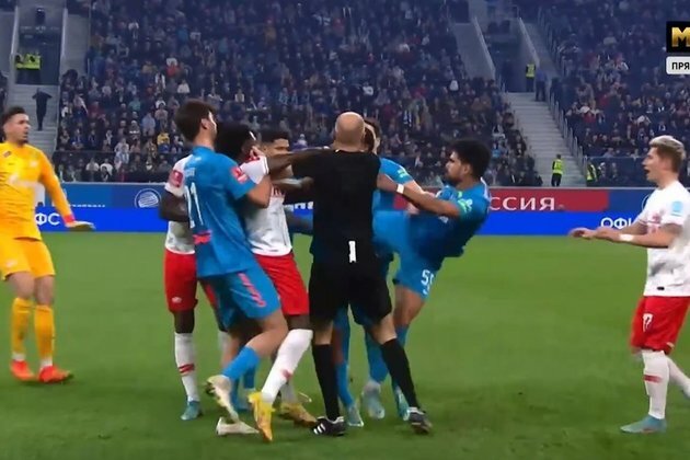 Russia&#039;s top football clubs in mass brawl VIDEO