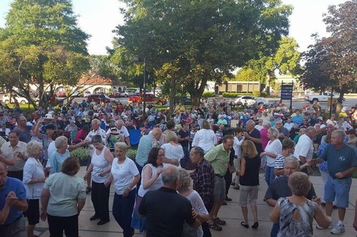 Moline Township Activity Center offers summer concerts and programs