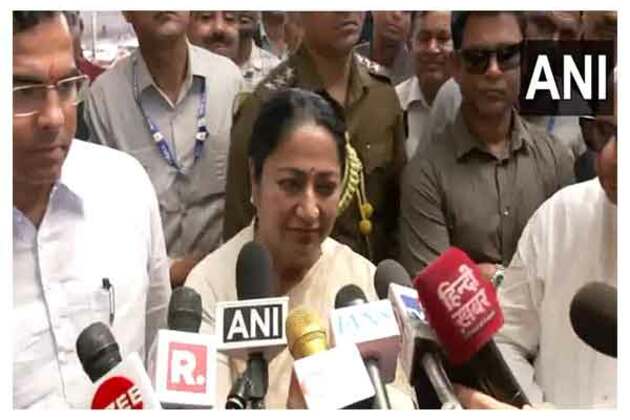 Delhi CM Rekha Gupta examines drainage system near Sunehari Pulla Depot
