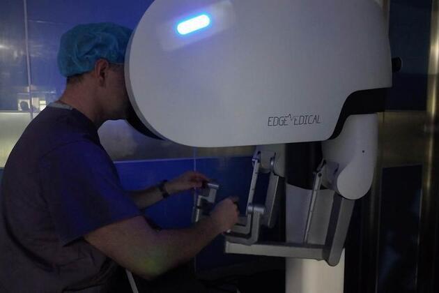 From Chengdu to Warsaw, Chinese robot makes remote surgery a reality