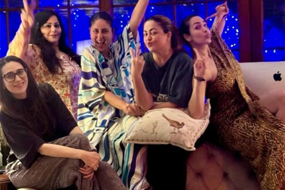 Kareena, Karisma enjoy fun-filled night out with girl gang