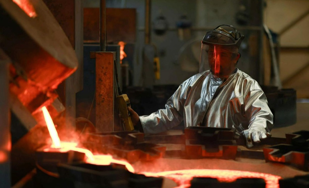 Gold stocks help pull ASX out of a dip