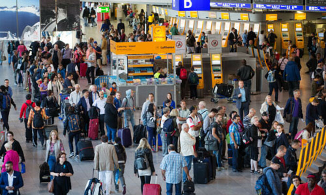 Court orders Lufthansa pilots to halt strike, 140,000 passengers grounded Court orders Lufthansa pilots to halt strike, 140,000 passengers grounded