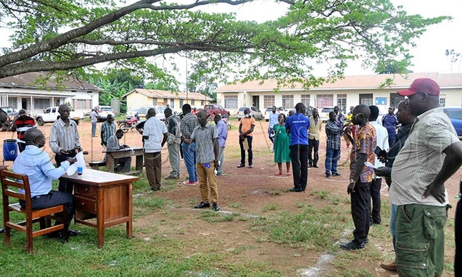 COVID-19: Mukono RDC takes office under a mango tree COVID-19: Mukono RDC takes office under a mango tree