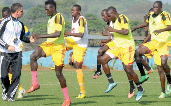 Micho (ku kkono) ng’awa abazannyi ebiragiro mu kutendekebwa e Njeru eggulo (Lwamukaaga). Micho (ku kkono) ng’awa abazannyi ebiragiro mu kutendekebwa e Njeru eggulo (Lwamukaaga).