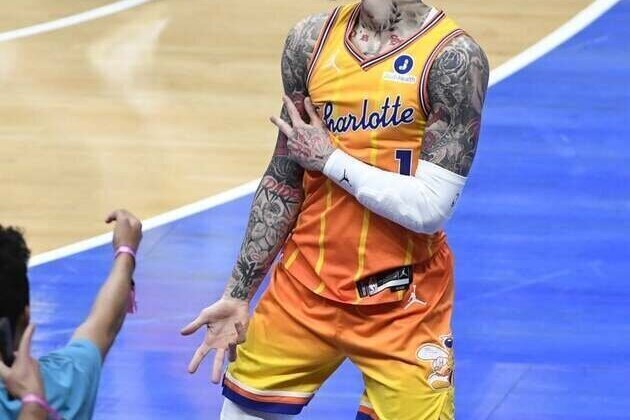 Hornets look to continue road winning streak in Phoenix