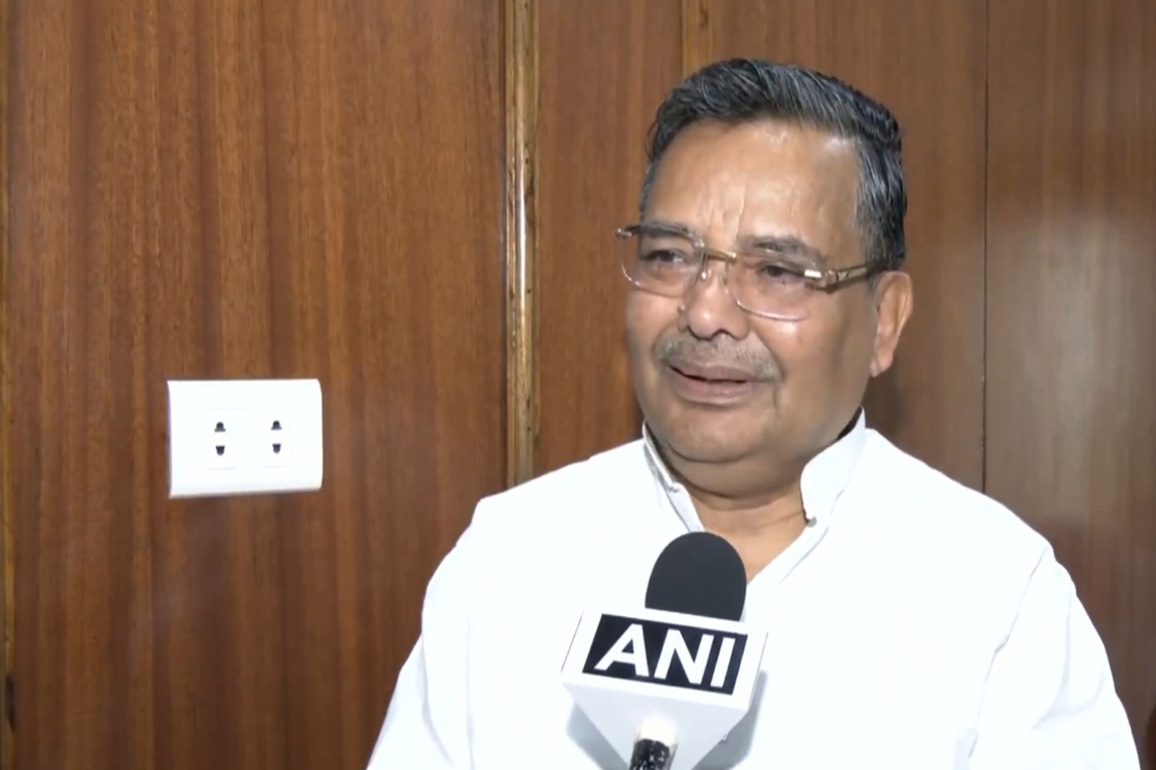"Insulting beauty of democracy": UP Minister Jaiveer Singh on Mamata's defiance of election results