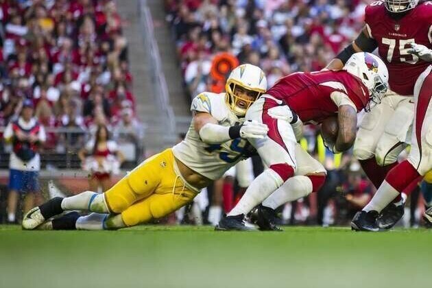 Report: James Conner back with Cardinals on reworked deal