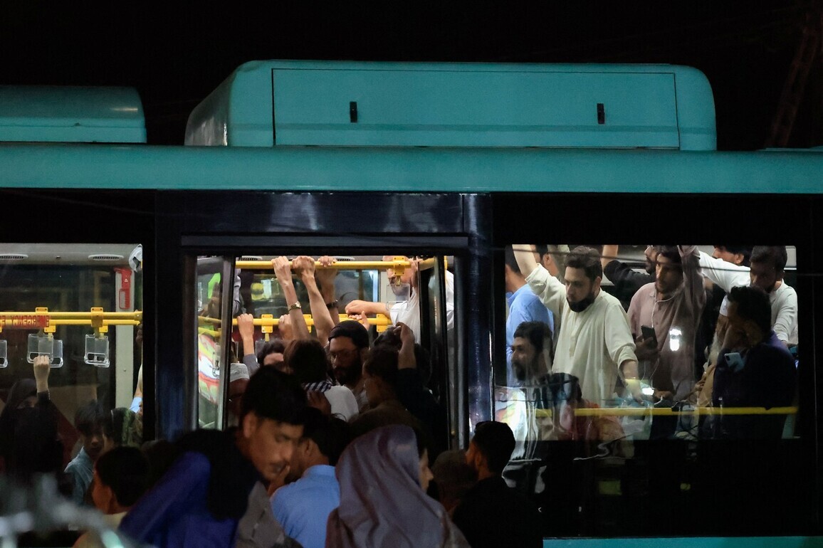 Passengers stranded for hours as Eid rush triggers transport breakdown in Pakistan
