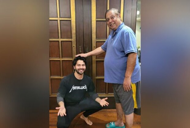 Varun Dhawan starts 2022 with father David Dhawan's blessings