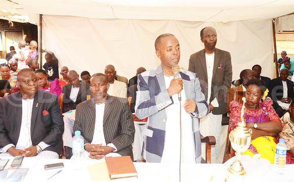 Omutaka Nsejjere Mugwanya Mugema,akulira ekika ky'enkima (akutte akazindaalo) ng'ayogera eri bazzukkulu be abazze mu Ttabamiruka 2017 ow'ekika kino nga January 6,2018. Ku ddyo ye Mukyalewe. Ate amuddiridde okuva ku ye Micheal Mugadya Sserubidde, Katikkiro w'ekika. Ate ku kkono ye Ssabaganzi Ssalongo Ssekitooleko era akolanga Omumyuk asooka owa Katikkiro w'ekika kino. Omutaka Nsejjere Mugwanya Mugema,akulira ekika ky'enkima (akutte akazindaalo) ng'ayogera eri bazzukkulu be abazze mu Ttabamiruka 2017 ow'ekika kino nga January 6,2018. Ku ddyo ye Mukyalewe. Ate amuddiridde okuva ku ye Micheal Mugadya Sserubidde, Katikkiro w'ekika. Ate ku kkono ye Ssabaganzi Ssalongo Ssekitooleko era akolanga Omumyuk asooka owa Katikkiro w'ekika kino.