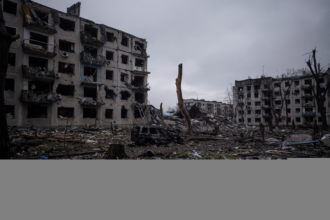 Russian attacks on Ukraine kill 9 in latest strike
