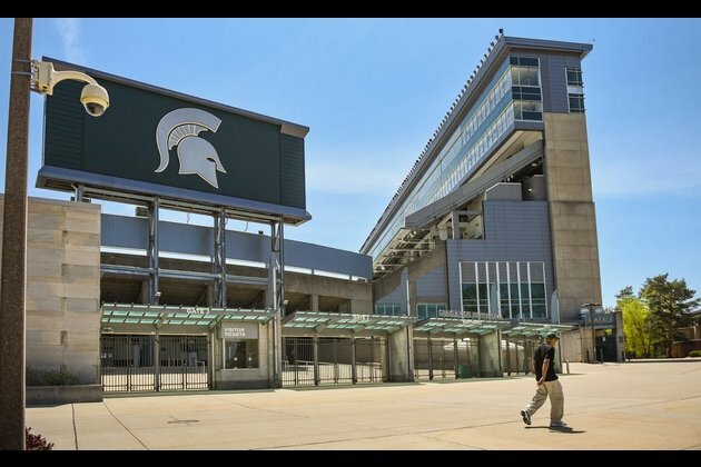 Former Michigan State coach Denny Stolz dies at 89