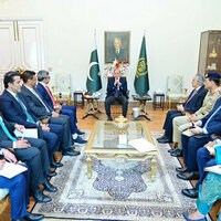 Abdullah bin Zayed meets Pakistan's Prime Minister in Islamabad