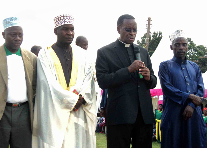  anon aphtali abanda leads prayers with oslem clerics at the party