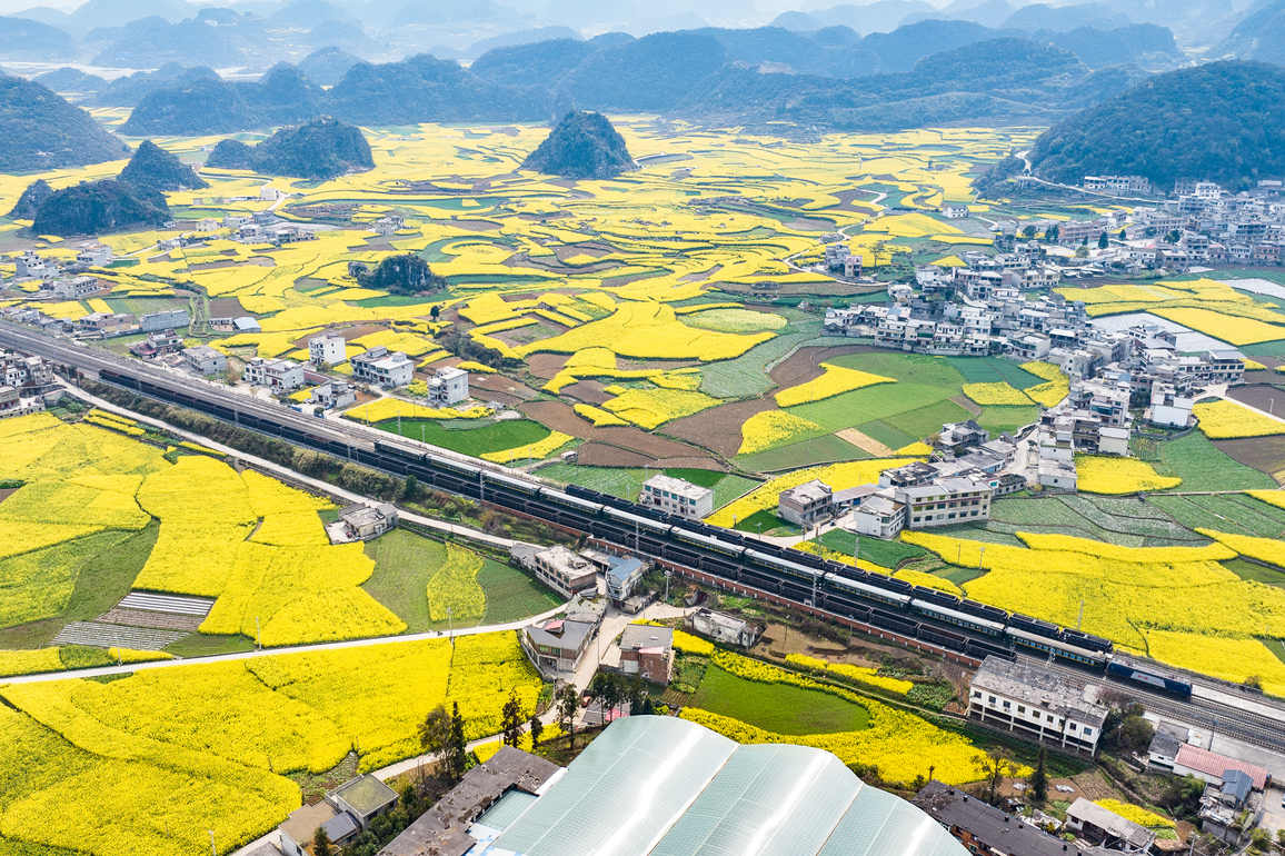 (GloriousGuizhou)CHINA-GUIZHOU-TRAIN-SPRING (CN)