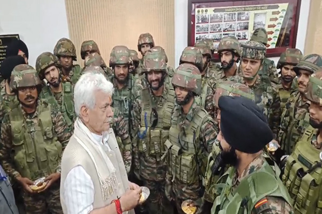 J-K LtGuv Manoj Sinha meets with security forces in Uri, reviews ground situation