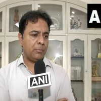 Telangana NRIs give grand welcome to K.T. Rama Rao in London
