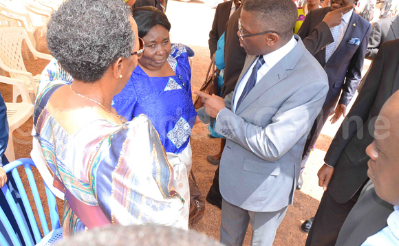 Mayiga ng'aliko byagamba Nnaalinya Namikka oluvannyuma lw'omukolo gw'okulambuza Obuganda ebikolebwa e Kasubi. Ekif: Dickson Kulumba Mayiga ng'aliko byagamba Nnaalinya Namikka oluvannyuma lw'omukolo gw'okulambuza Obuganda ebikolebwa e Kasubi. Ekif: Dickson Kulumba
